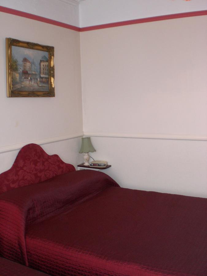 Melville Lodge Gatwick Horley Bilik gambar
