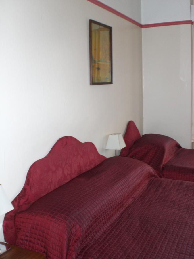 Melville Lodge Gatwick Horley Bilik gambar